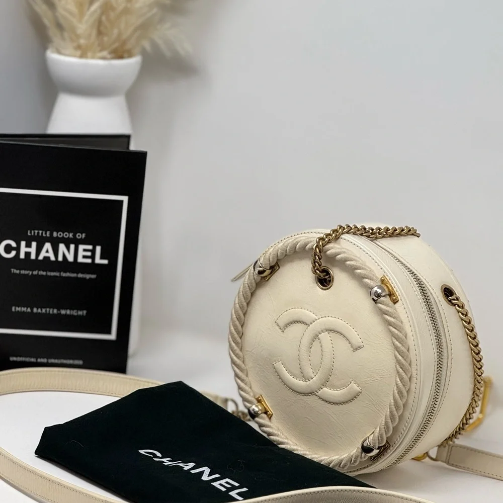 💎💯Authentic CHANEL Trendy CC Vanity Leather Bag (off white)